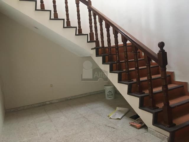 Casa en Renta en León, Moderno León, Gto.oficinas o consultorios puede ser con jardin de 160m2