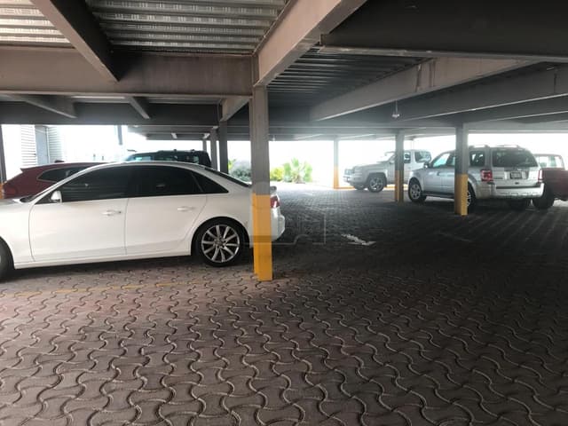 Consultorio en renta en Torre Médica por Centro Sur, Colinas del Cimatario cerca de Televisa y N7