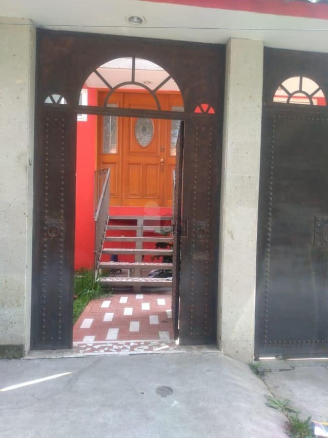 Casa en Cuajimalpa a 10 minutos de Santa fe Cuenta con Uso de Suelo