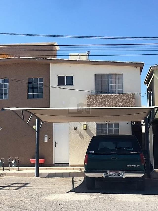 CASA SOLA EN VENTA