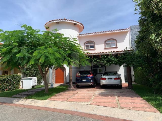 Casa en Venta 4 recs en Cancun Isla Dorada, Quintana Roo Zona Hotelera