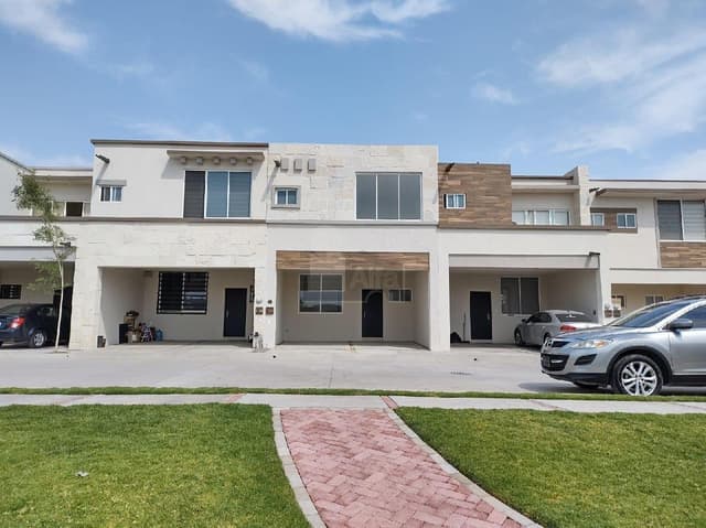 Casa en Renta o Venta en Hda Las Mandarinas, LEON, GTO. salida San Pancho. Privado y con Acceso