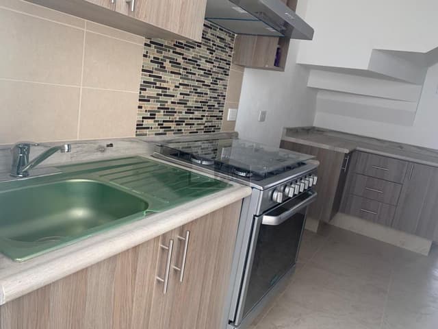 Casa en Renta en Fracc.Capellanía de Portugal LEON, GTO. con alberca y amenidades atrás de Mayorazgo