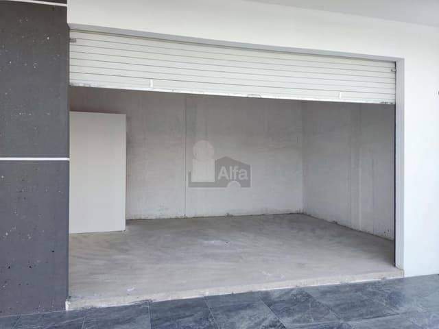 Local nuevo en Av. CODAGEM con estacionamiento