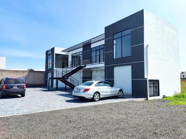 Local nuevo en Av. CODAGEM con estacionamiento