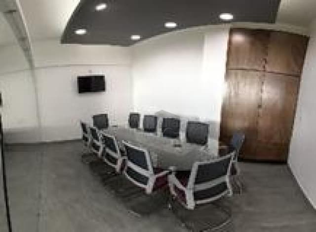 Oficina Co-working en renta en Col. Arbide, LEON, GTO. en plaza con elevador y estacionamiento