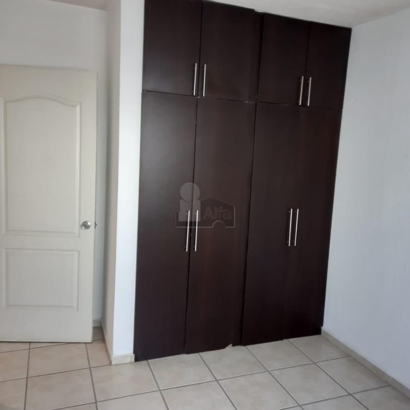 Casa en Venta en Frac. Jardines de los Reyes, León, Gto. ceca de El Eje Metropolitano
