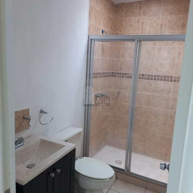Casa en Venta en Frac. Jardines de los Reyes, León, Gto. ceca de El Eje Metropolitano