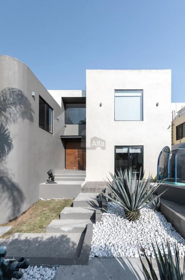 Casa con 4 recámaras y alberca propia en Venta en Villas del Mesón Juriquilla, Querétaro