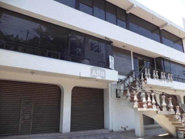 Renta de local comercial en Metepec, ubicado sobre Av. Baja Velocidad