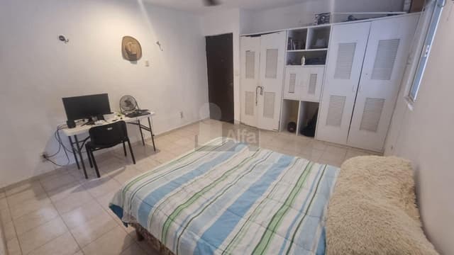 Casa sola en colonia Maya a unos cuadras de plaza altabrisa, 4 habitaciones.