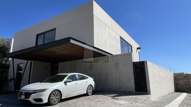 Lujosa casa Nueva en venta en Lomas del Campanario Norte