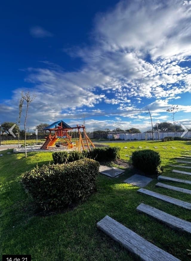 Terreno en venta en Lomas del Campanario Norte, condominio con Alberca.
