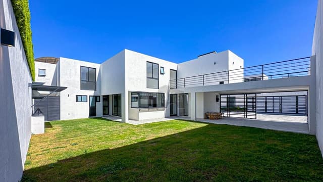 Casa en venta en Metepec de 4 habitaciones y 128m2 de jardín
