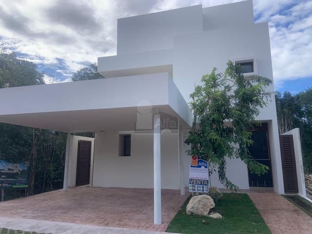 Casa en Venta Via Cumbres 3 niveles, Cancun Quintana Roo