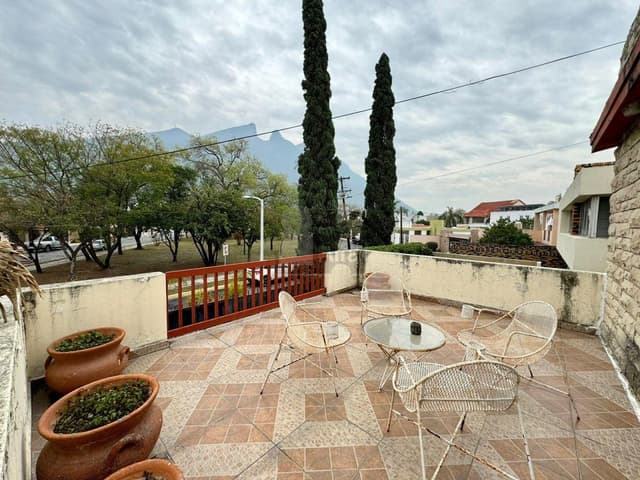 Casa en renta en Contry Colonial la Silla Zona Sur Monterrey Nuevo Leon Amueblada