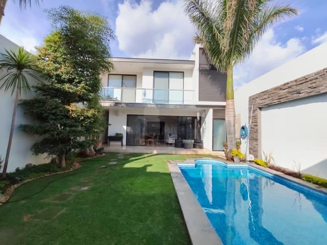 Casa en Venta en Bosques del Refugio, LEON, GTO  a la  Frente La Universidad de La Salle