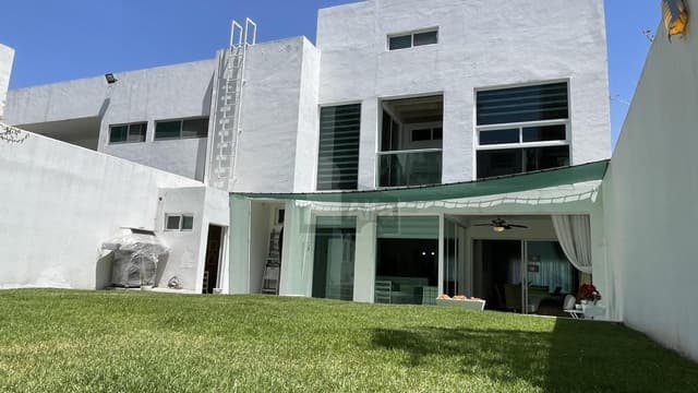 Casa en venta con jardín de más de 80 metros en Cumbres del Lago Juriquilla