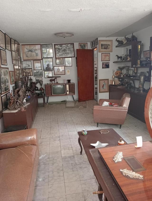 Casa lista para remodelar en Lomas del Huizachal