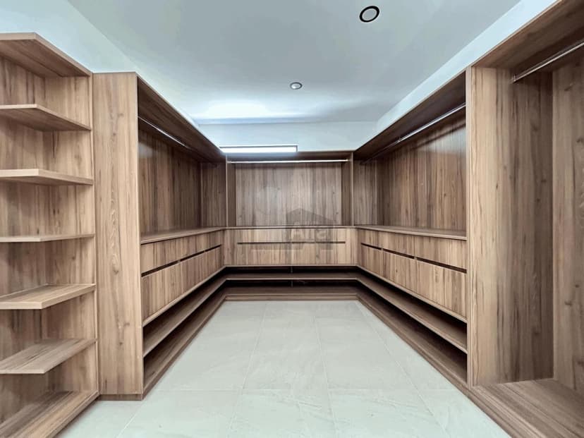 Gallery main