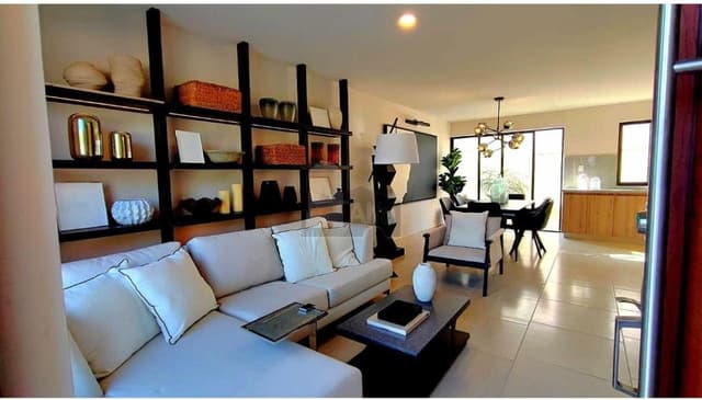 Casa en Venta en Frac. Villa Asturiana, LEON, GTO. a 700 mts del puente del Milenio Modelo ONIS.