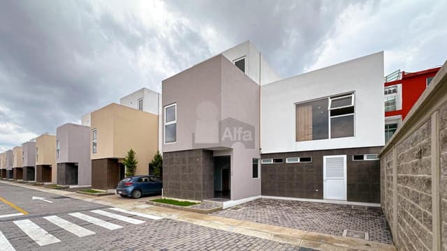 Casa en venta en Metepec con 3 habitaciones y Roof Garden