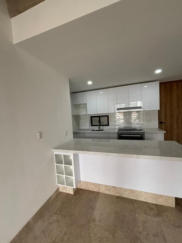 Departamento en Renta muy amplio de 3 Recamaras con Terraza en Torre METRIQ