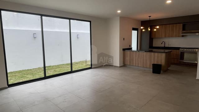 Casa en venta en El MIrador, Querétaro. Cuenta con 4 recámaras y roof garden.