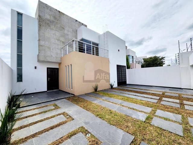 "Casa en Venta Foresta Metepec: Casa Moderna, lujosa, frente a la laguna "