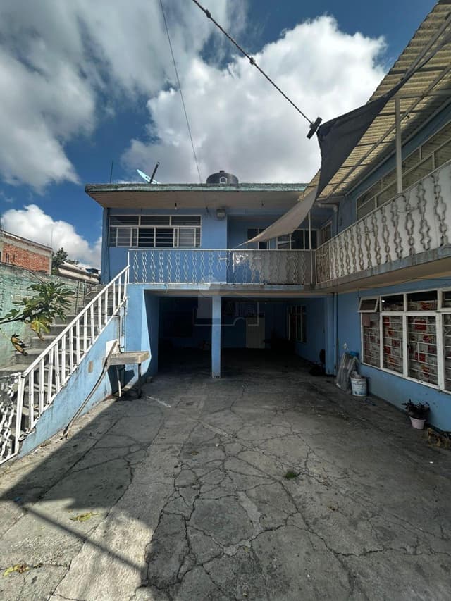 Casa en venta en Tequexquináhuac con uso de suelo mixto