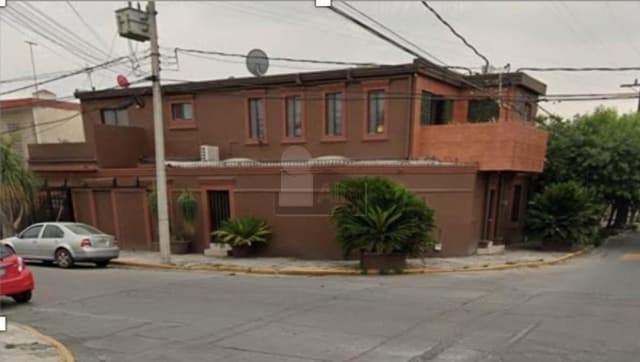 Casa en venta en Monterrey Col. Mitras Centro, amplia y recién remodelada.