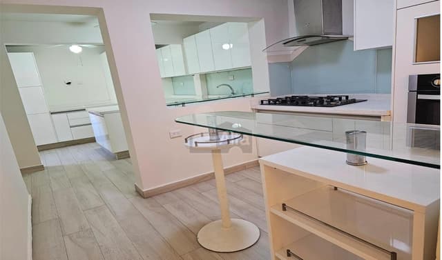 Casa en venta en Monterrey Col. Mitras Centro, amplia y recién remodelada.