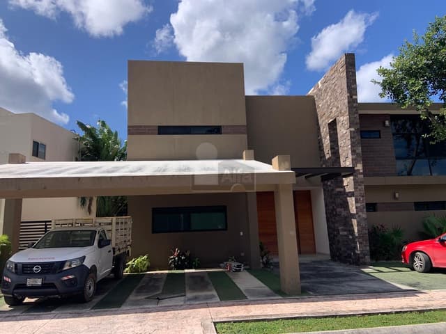 Casa en Venta Lagos del Sol Residencial de 4 recs, 1 oficina y 4.5 baños, Cancún Quintana Roo