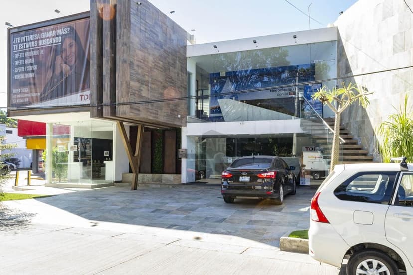 Gallery main