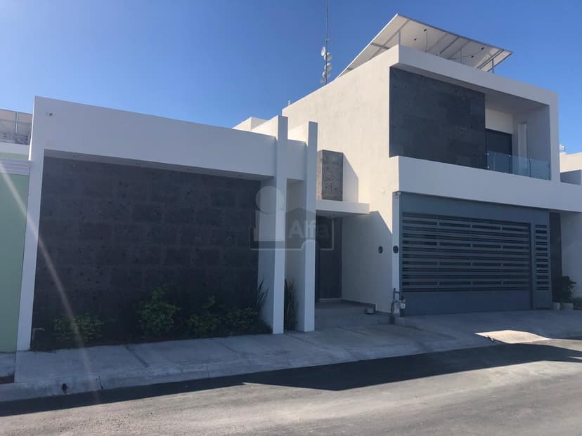 Casa sola en venta en Villas Coloniales, Apodaca, Nuevo León