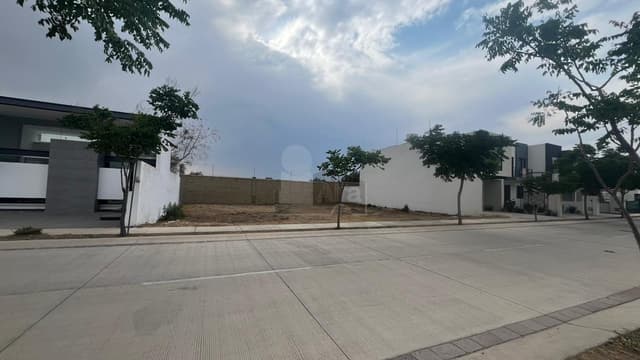 Terreno en Venta en Mayorca Residencial, León, Gto,  entre El Eje Metropolitano y Blvd. Aeropuerto