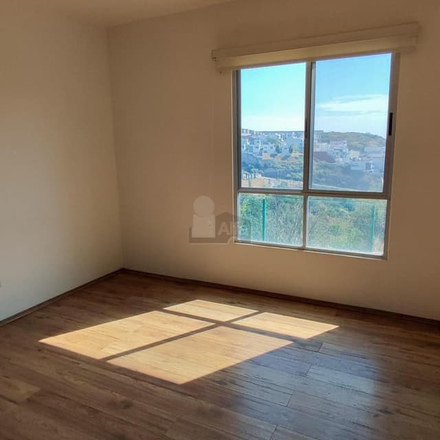 Departamento venta en Zona Esmeralda en planta baja con jardín.