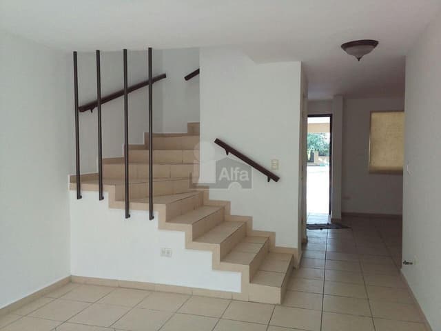 Casa sola en renta en Puerta de Hierro, Monterrey, Nuevo León