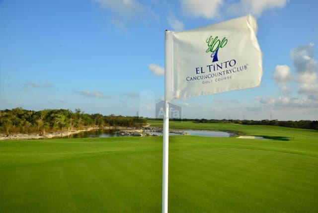 Casa Residencial en Country Village en Venta, Cancún Country Club