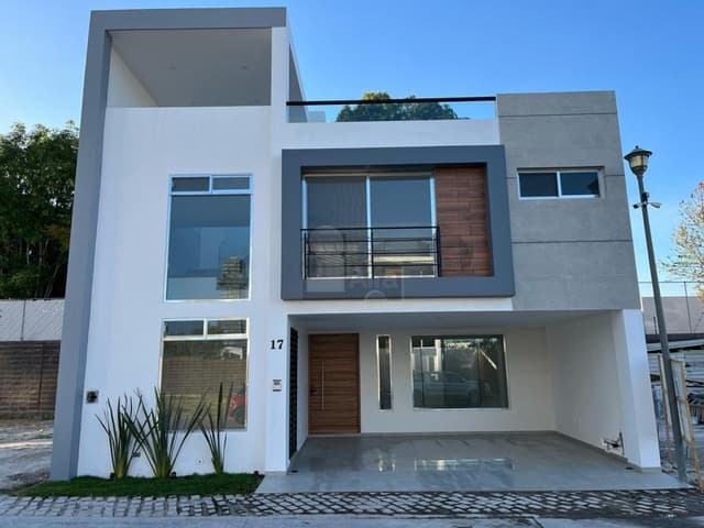 Casa en condominio en venta Fracc. Cerrado en Zona Angelópolis, Puebla.