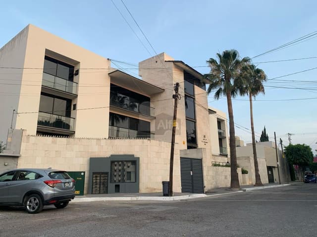 Departamento EN VENTA en colonia Jardín, a una cuadra de Av. Carranza