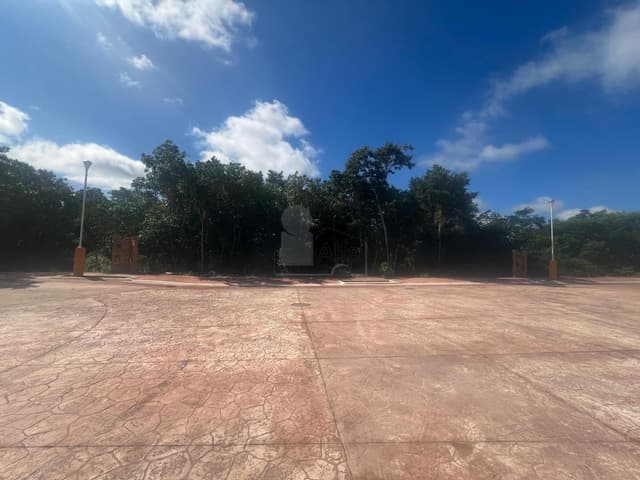 TERRENO EN VENTA EN RESIDENCIAL LAGOS DEL SOL EN CANCUN