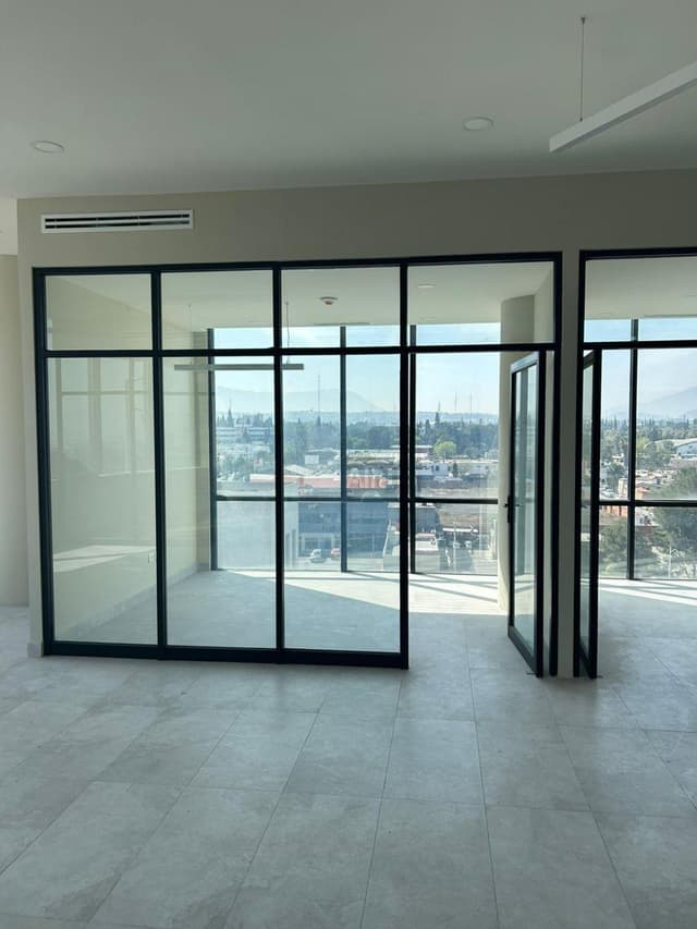 Oficina en venta o renta en Col. República, Plaza Distrito V Saltillo, Coahuila