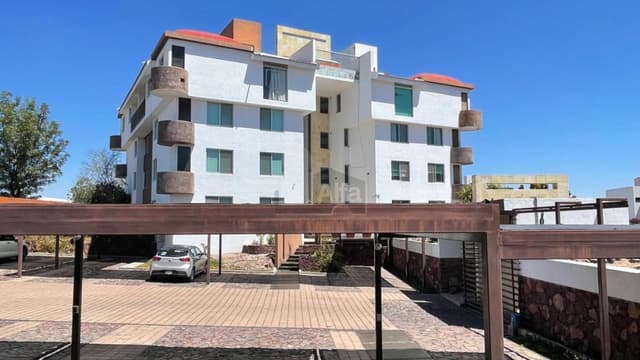 Departamento con alberca en venta casi a valor catastral en Milenio III junto al colegio Bosques.