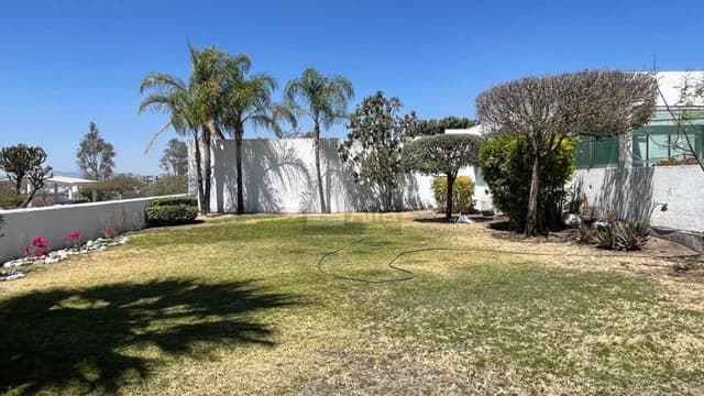 Departamento con alberca en venta casi a valor catastral en Milenio III junto al colegio Bosques.