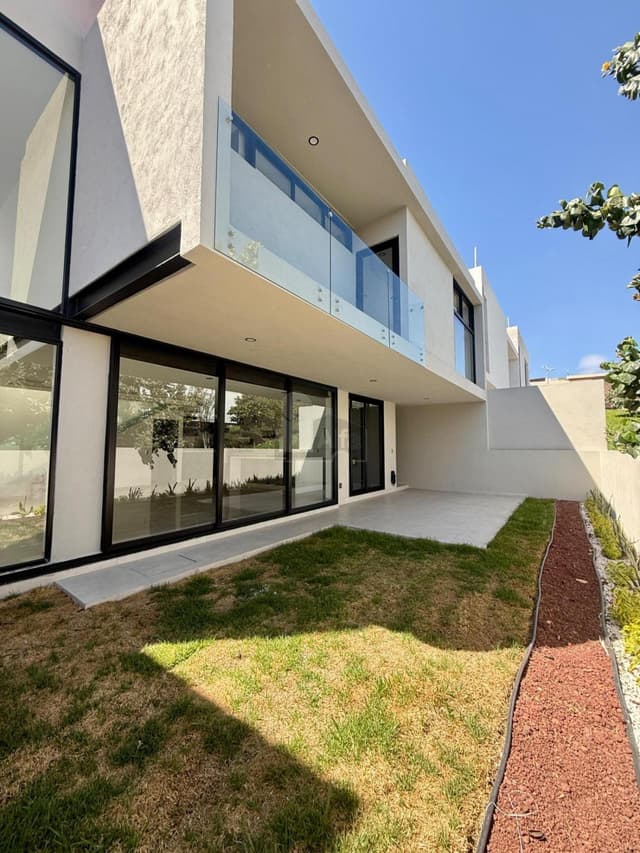 Casa en venta yo renta en Querétaro. Fraccionamiento Altozano.