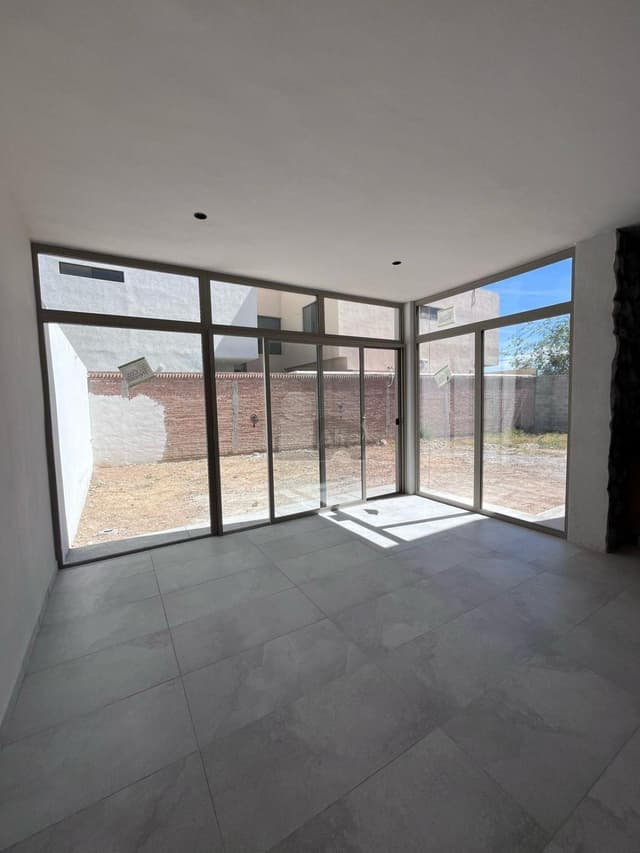 Casa en venta en fraccionamiento al norte de Saltillo, Fracc. Casa de Piedra