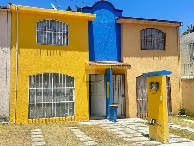 Casa de 2 recámaras en venta en Fracc. Campo Real, Toluca. Cerca de Av. Tollocan