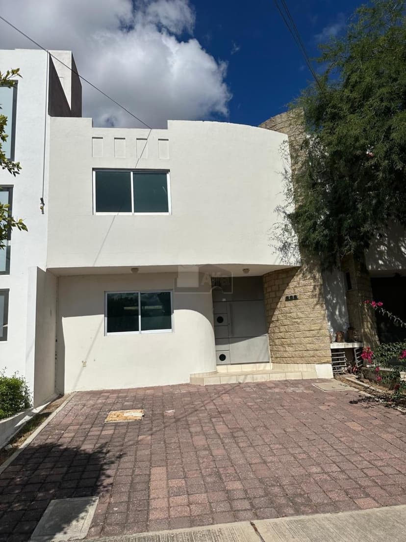 Casa en Renta en Rincón del Campestre, Le´pon, Gto. atras de Foro 4 y cerca a Plaza Mayor