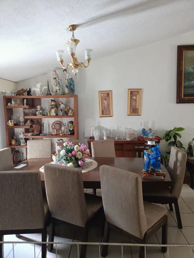 EXCELENTE CASA EN VENTA POR DEBAJO DEL AVALUO EN COL. ARBIDE